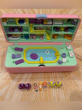 1989 Pool Party Playset Polly Pocket Bluebird w dolls umbrellas